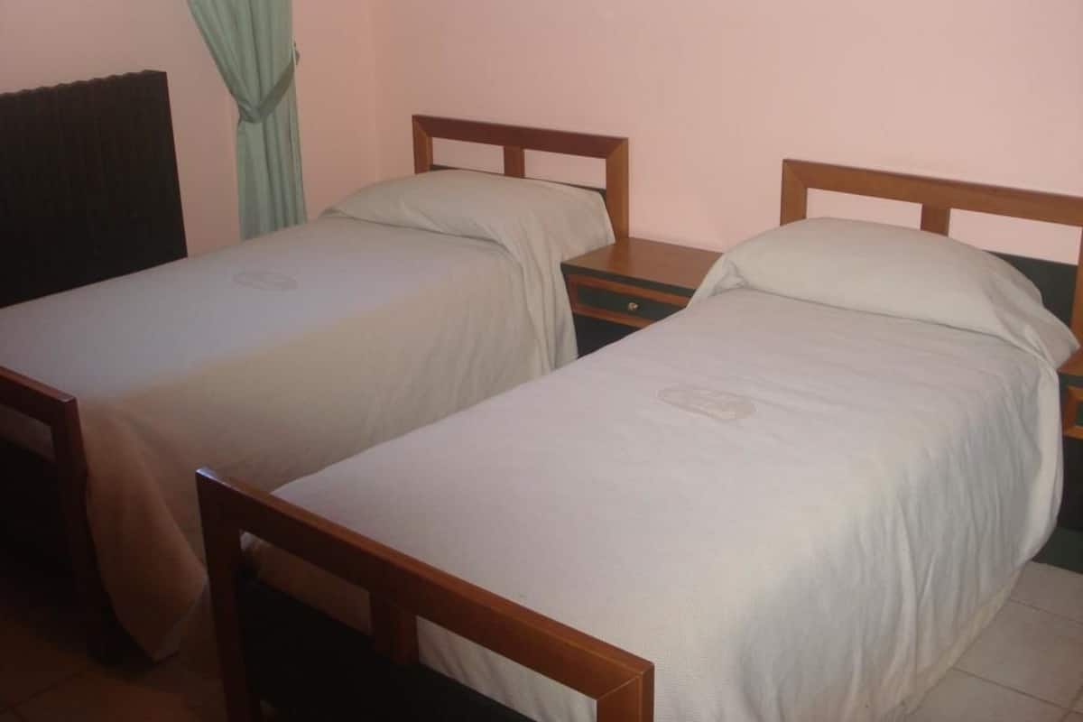 1 chambre, bureau, lits bébé (en supplément), Wi-Fi gratuit