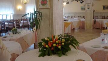 Servizio di pranzo e cena