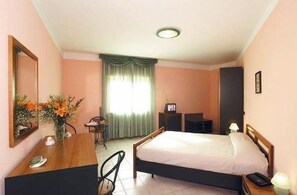 Quarto casal, vista para a montanha | 1 quarto, escrivaninha, berços (sobretaxa), Wi-Fi de cortesia