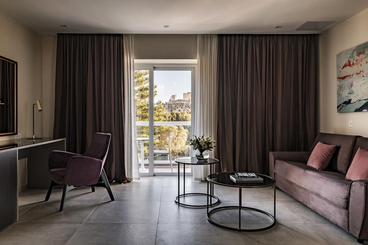 Familiekamer | 1 slaapkamer, luxe beddengoed, een minibar, een kluis op de kamer