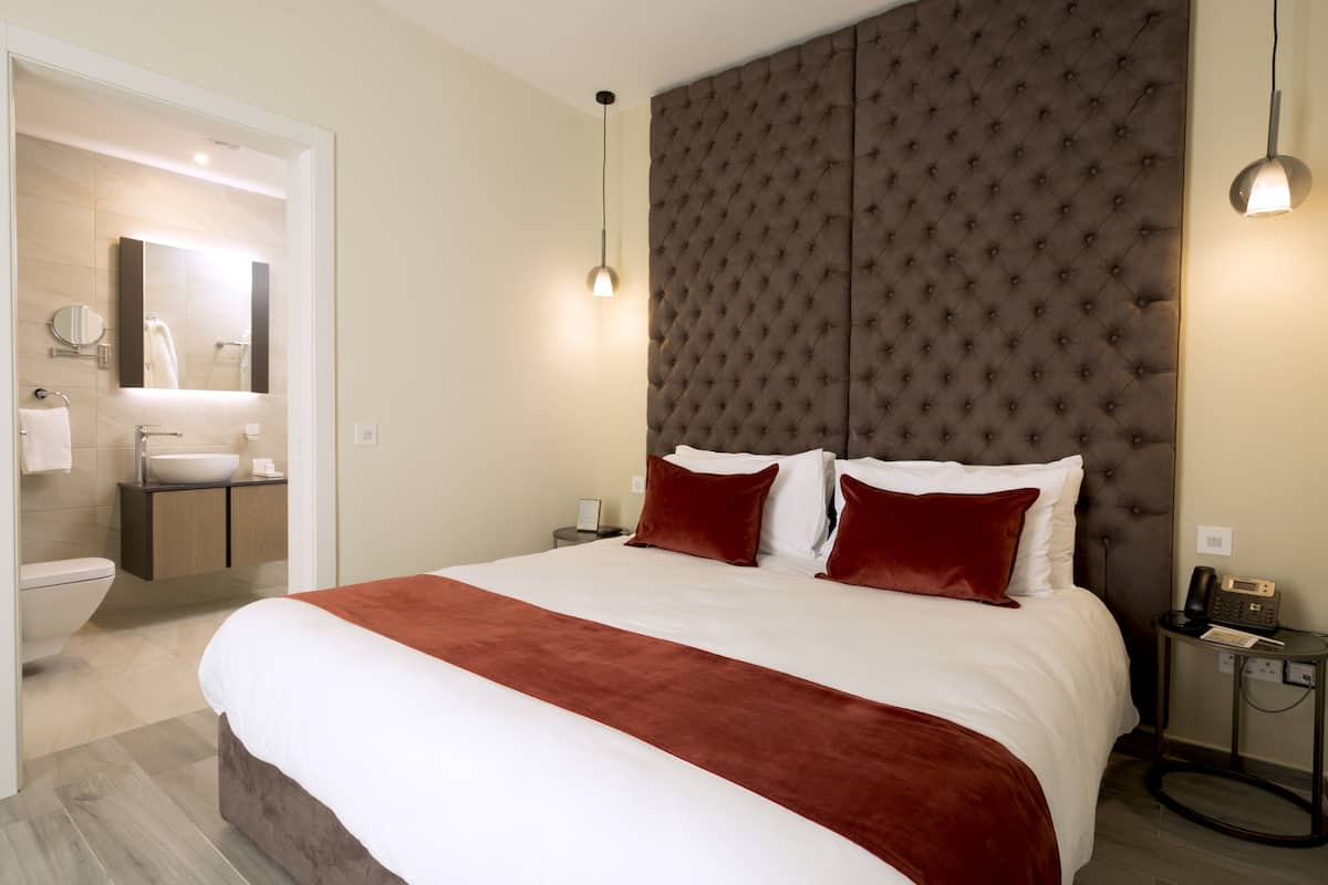 1 bedroom, premium bedding, minibar, in-room safe