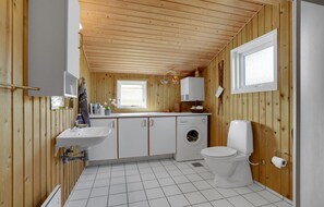 Shower - Cozy home in Hadsund with sauna (Hadsund)