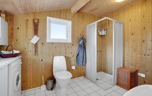 Shower - Cozy home in Hadsund with sauna (Hadsund)
