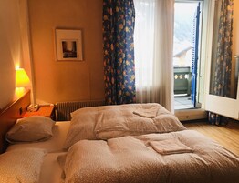 经济双人房 | 办公桌、折叠床/加床（额外收费）、免费 WiFi