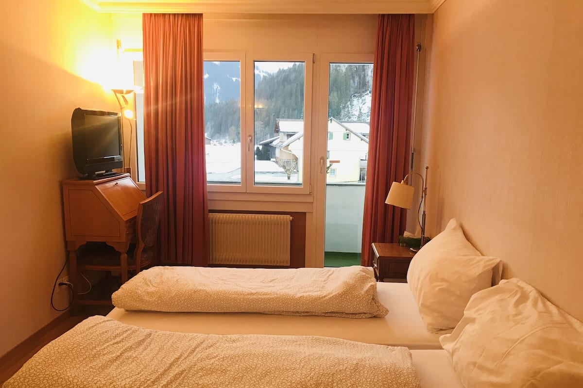 Economy Twin Room | Desk, rollaway beds, free WiFi