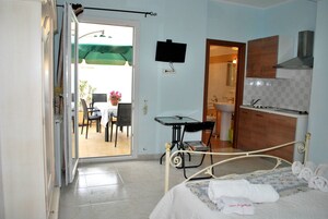 Superior Double Room | Minibar, in-room safe, desk, iron/ironing board