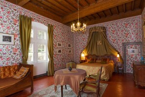 Tremannsrom (Lucie) | Minibar, safe på rommet, individuelt dekorert og individuelt innredet