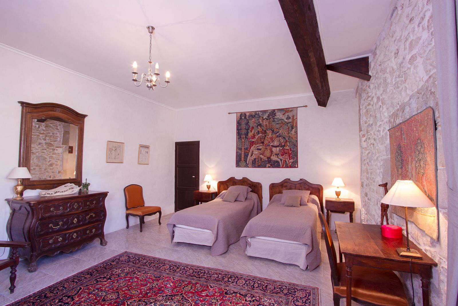 Kamar Triple, kamar mandi pribadi (Chevalier) | Minibar, brankas, dan didekorasi berbeda-beda