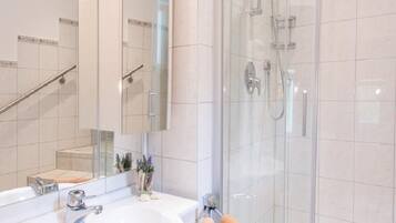 Boblebadekar, hårtørrer, håndklæder