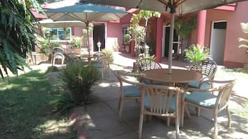 Breakfast, lunch, dinner served; local and international cuisine