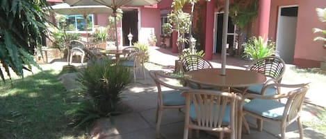 Breakfast, lunch, dinner served; local and international cuisine
