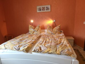 2 Schlafzimmer, Reisekinderbett, WLAN, Bettwäsche