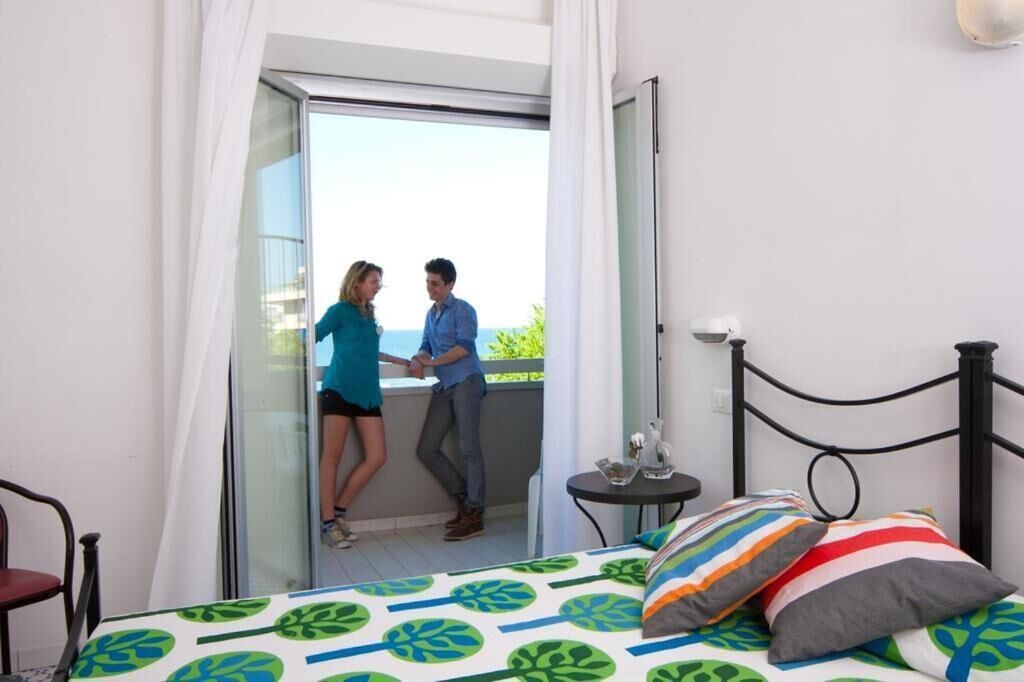 Coffres-forts dans les chambres, lits bébé (gratuits)