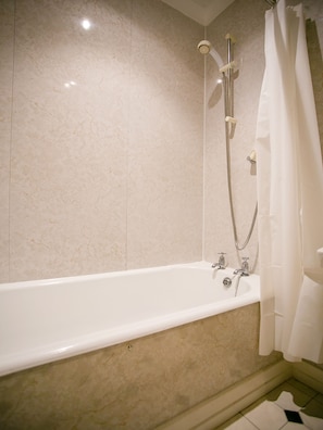 Deluxe Single Room, 1 Single Bed | Bathroom - The Murray Arms Hotel (Castle Douglas)