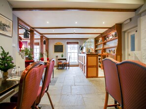 Bar (on property) - The Murray Arms Hotel (Castle Douglas)