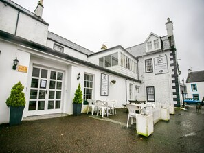 Vista frontal de la propiedad