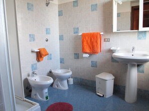 Traditional Villa, 4 Bedrooms | Bathroom