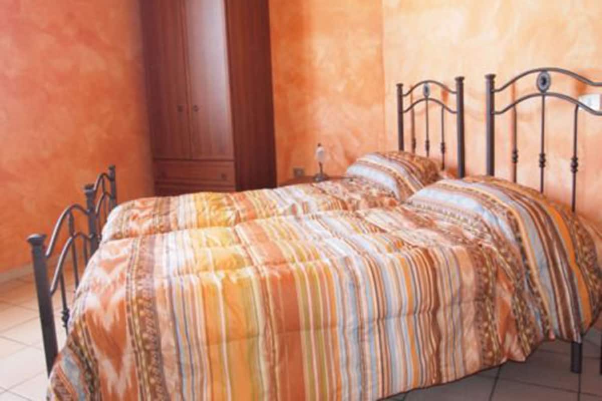 1 habitación, escritorio y wifi gratis