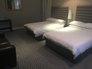 标准双床房 | 特色装修、特色家居、熨斗/熨板、免费 WiFi