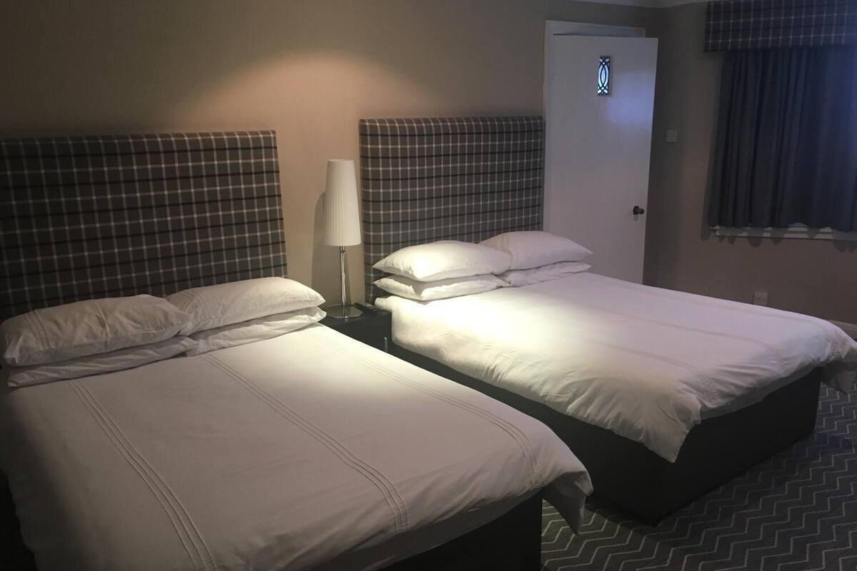 Standard Twin Room | Iron/ironing board (on request), WiFi (free), individually decorated