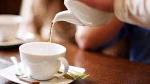 Breakfast, lunch and dinner served - Crookston Hotel (Glasgow)