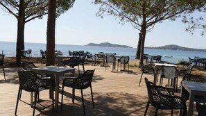 On the beach, waterskiing, windsurfing, sailing - village vacances KALLISTERRA (Zonza)