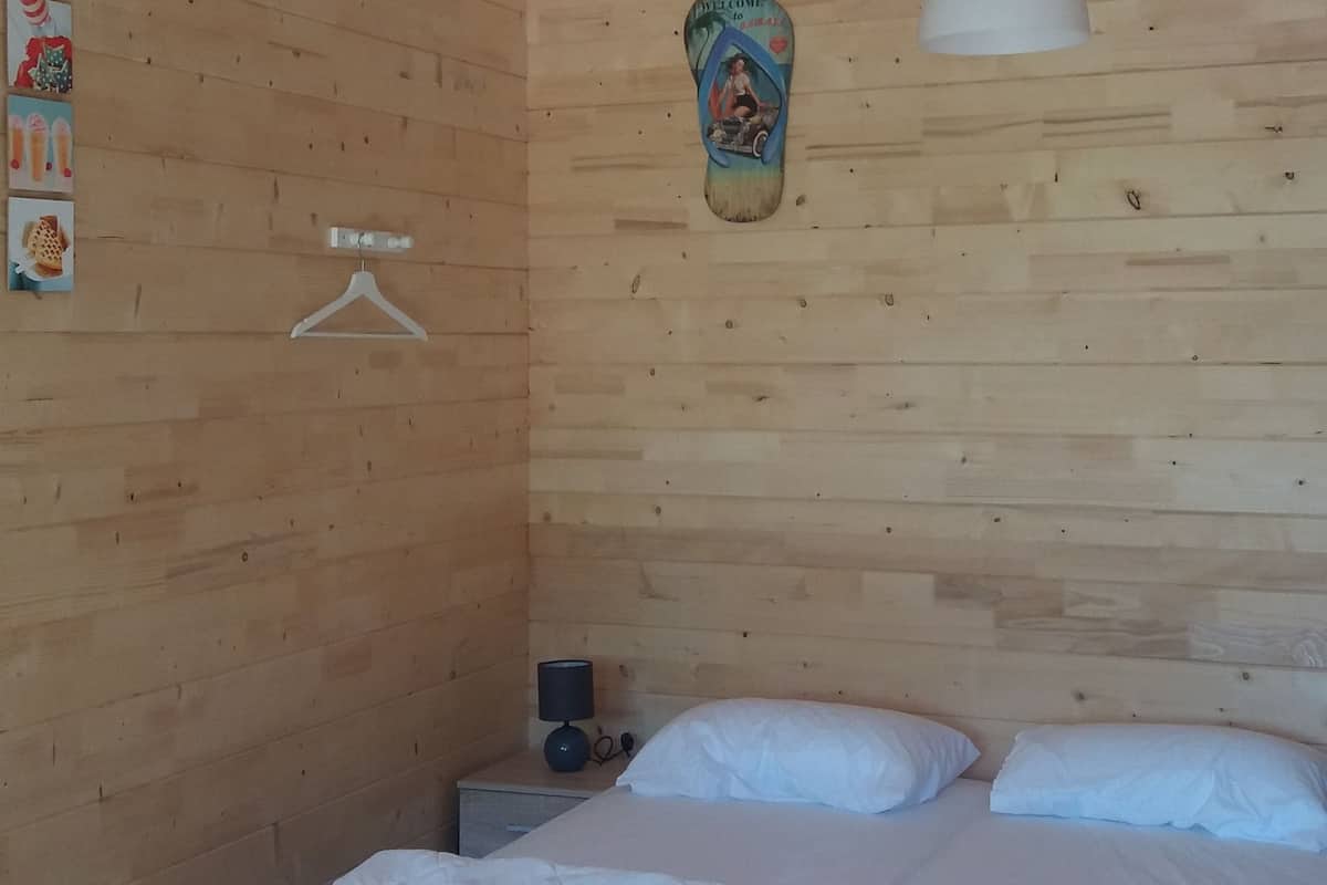 Chalet, 2 Bedrooms | 1 bedroom, premium bedding, free cots/infant beds