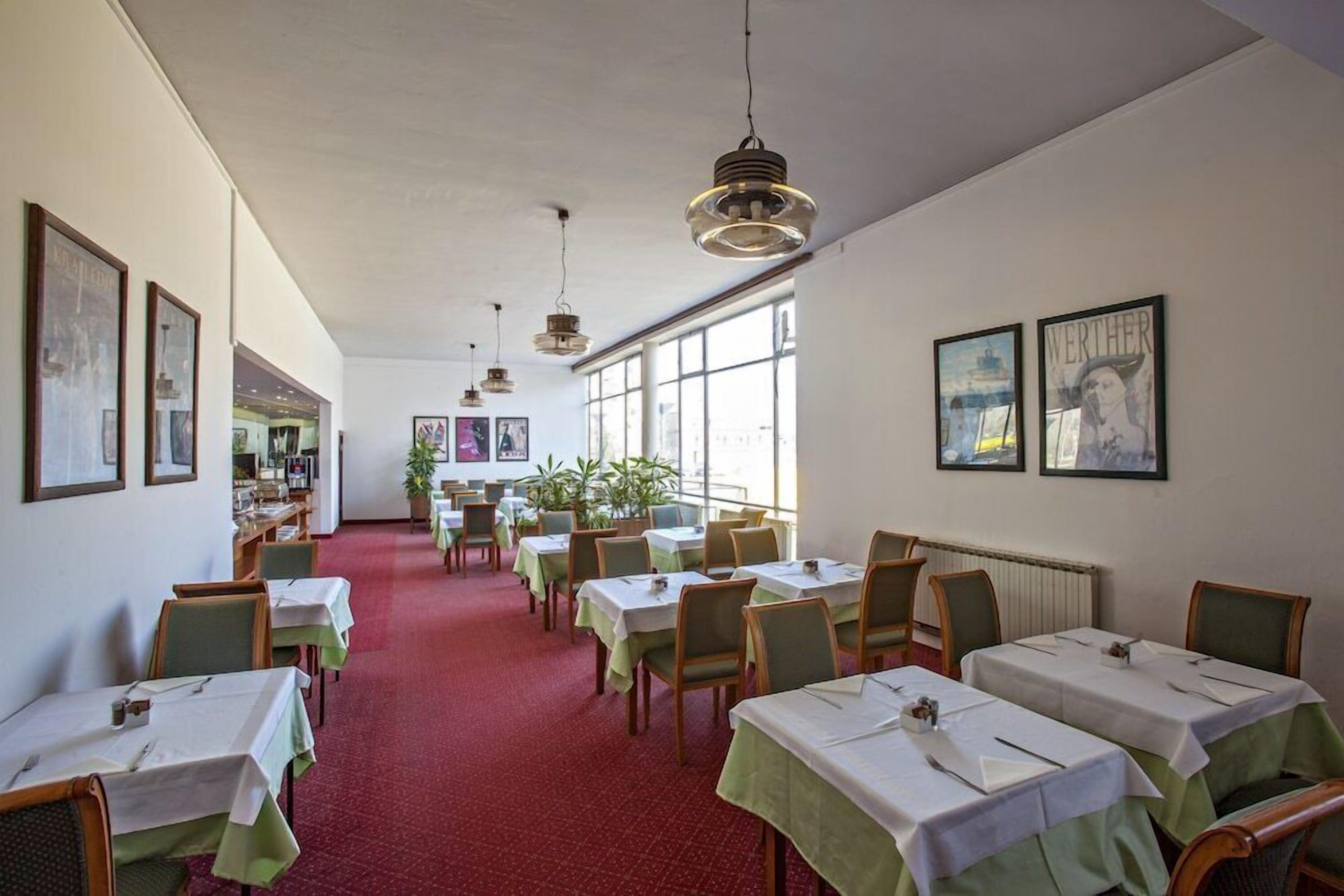 تقديم الإفطار