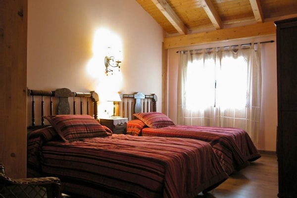 Double Room, 2 Katil Bujang (Single) | Langsir/tirai gelap terus, Wi-fi percuma, cadar katil
