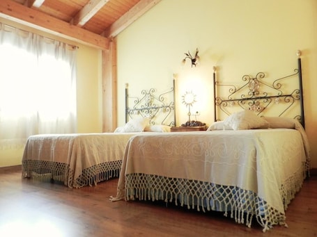 Double Room, 2 Single Beds. La Casa de la Pradera