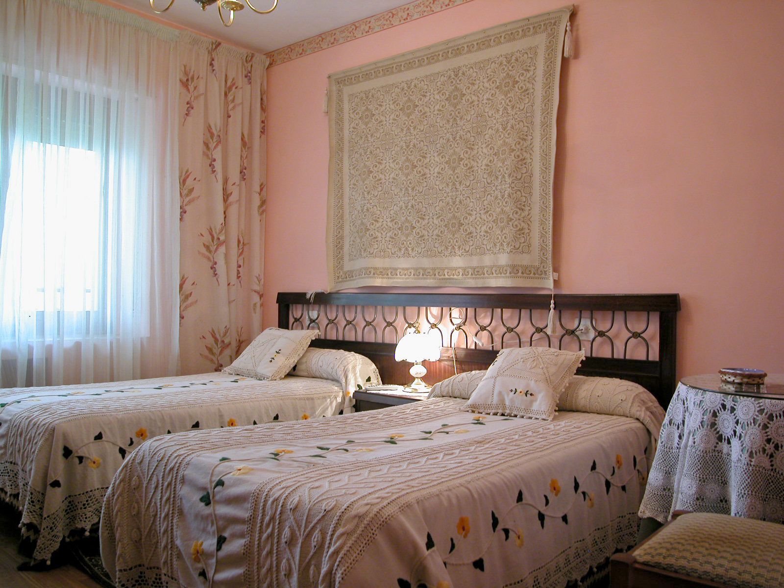 Family Apartment, 2 Bedrooms, Connecting Rooms | Langsir/tirai gelap terus, Wi-fi percuma, cadar katil 