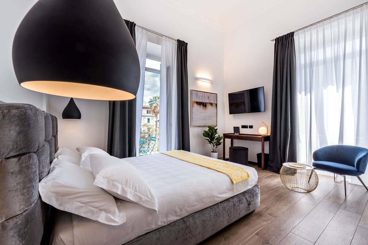 Suite Junior, balcone, edificio separato | Lenzuola Frette, biancheria da letto di alta qualità