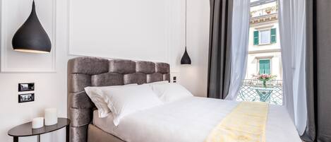 Suite Junior, balcon, dans les dépendances | Draps italiens Frette, literie de qualité supérieure