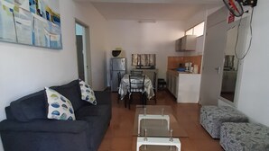 Classic Double Room | Living area | Flat-screen TV - Résidence Le Beau Manguier (Grand-Baie)