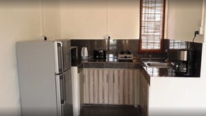 Superior Studio Suite | Private kitchen | Coffee/tea maker, fridge, microwave, electric kettle - Résidence Le Beau Manguier (Grand-Baie)