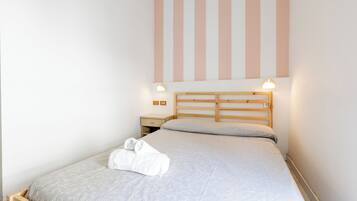 Chambre Double ou avec lits jumeaux | Salle de bain | Douche, articles de toilette gratuits, sèche-cheveux, bidet