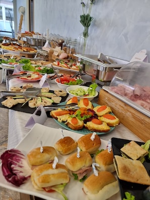 Daily buffet breakfast for a fee - Beach Hotel Clerice (Rimini)