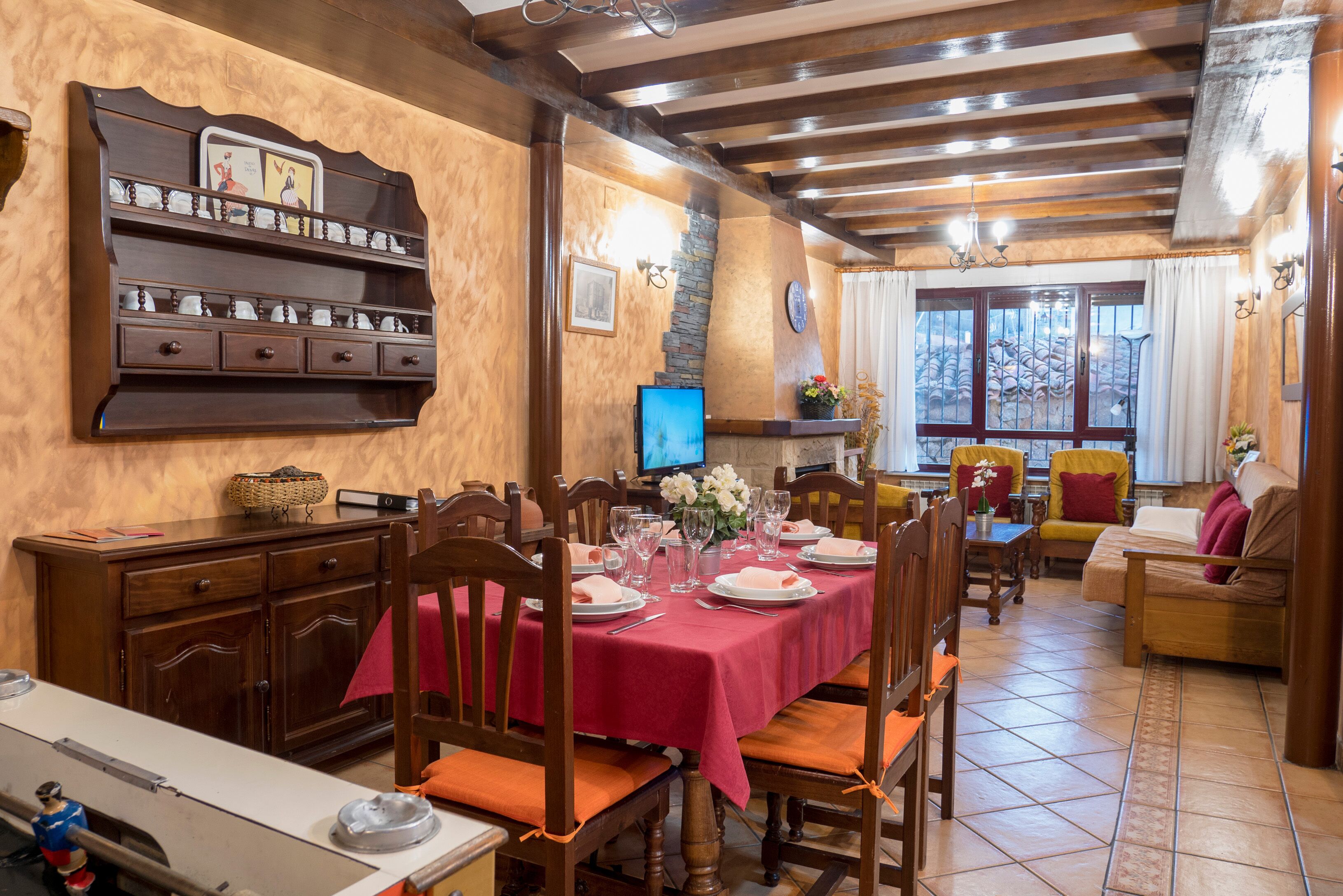 Nhà dành cho gia đình, 3 phòng ngủ, sân hiên | Phòng khách | TV màn hình phẳng, lò sưởi 