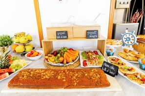 Desayuno bufé gratuito y diario