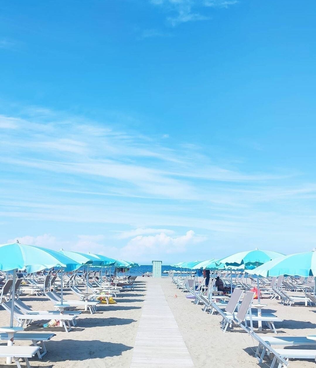 Beach nearby, beach bar