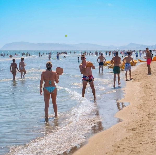 Beach nearby, beach bar