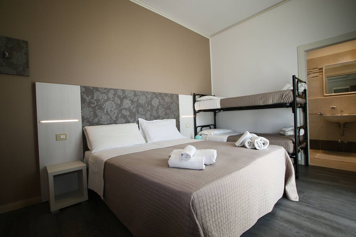 In-room safe, desk, WiFi (free)