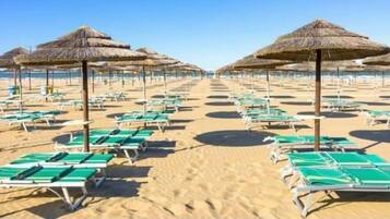 Perto da praia, bar na praia