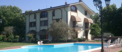 Outdoor pool, sun loungers