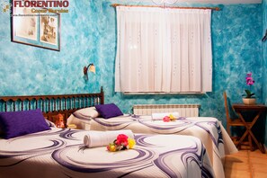 Family House, 4 Bedrooms, Terrace | 4 bilik tidur, seterika/papan seterika, Wi-fi percuma, cadar katil 