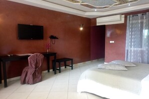 4 habitaciones, minibar, decoración personalizada y muebles diferentes 