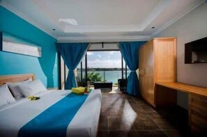 Individually decorated, desk, laptop workspace, blackout drapes - Residence Ticoco (Grand-Baie)