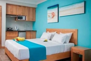 Individually decorated, desk, laptop workspace, blackout drapes - Residence Ticoco (Grand-Baie)