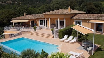 Deluxe Studio, Private Bathroom (Chambre Orange) | View from property