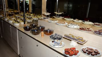 Free daily buffet breakfast